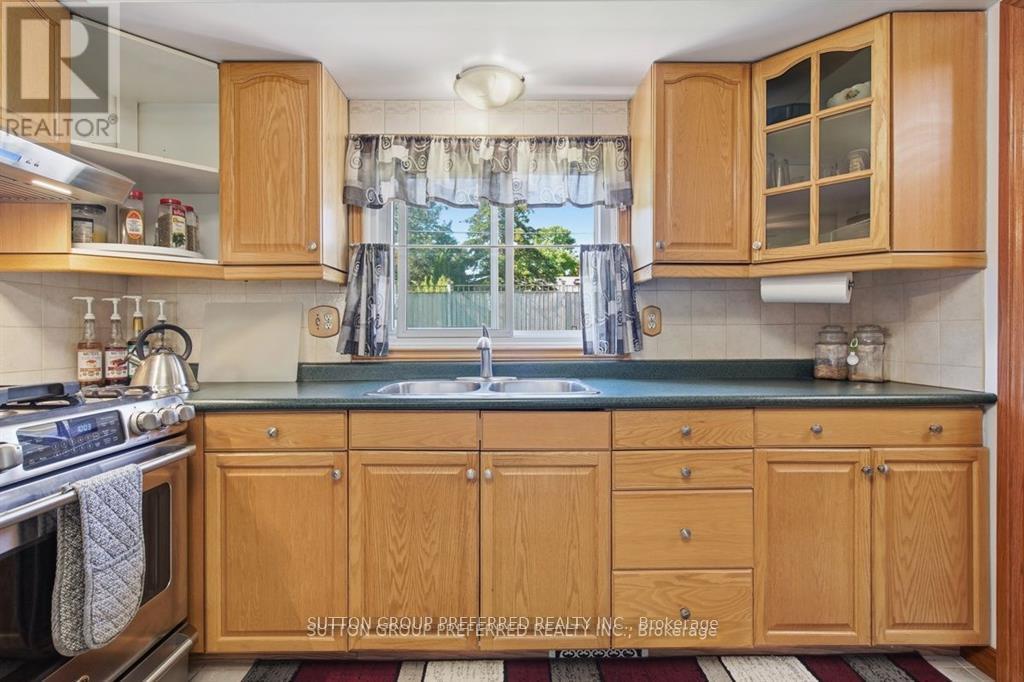 27 STORMONT DRIVE - 17