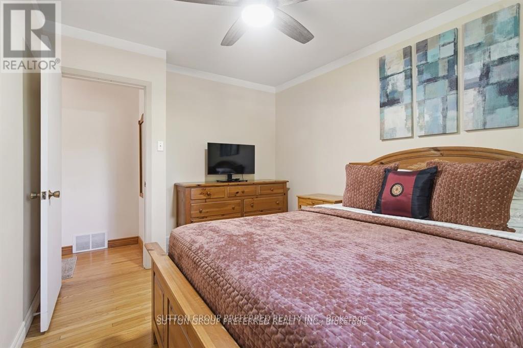 27 STORMONT DRIVE - 24