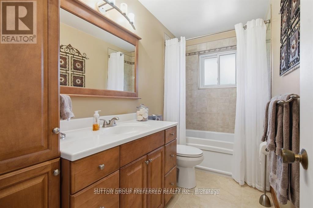 27 STORMONT DRIVE - 26