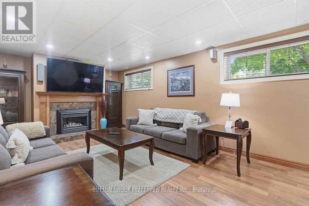 27 STORMONT DRIVE - 28
