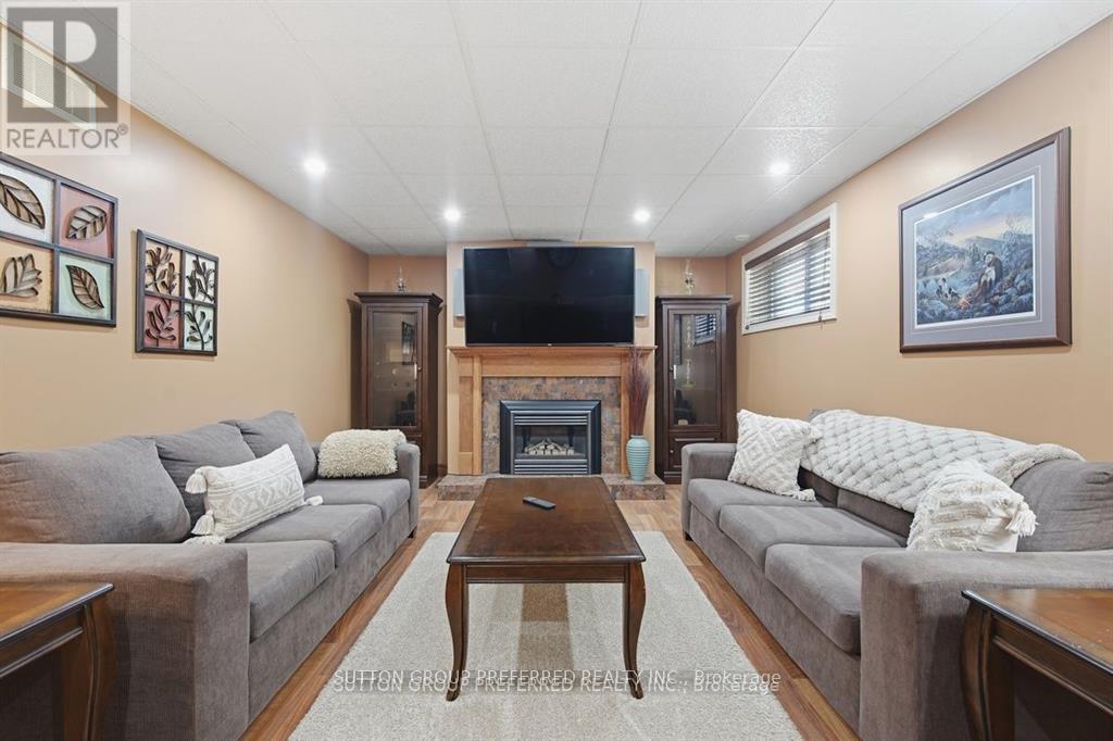 27 STORMONT DRIVE - 29