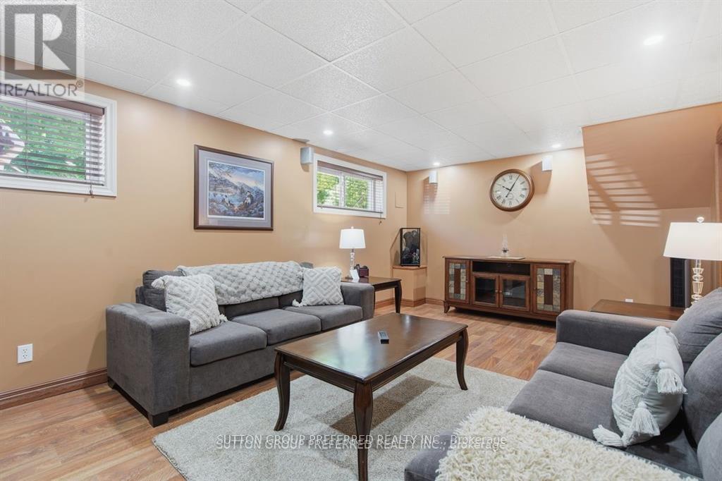 27 STORMONT DRIVE - 31