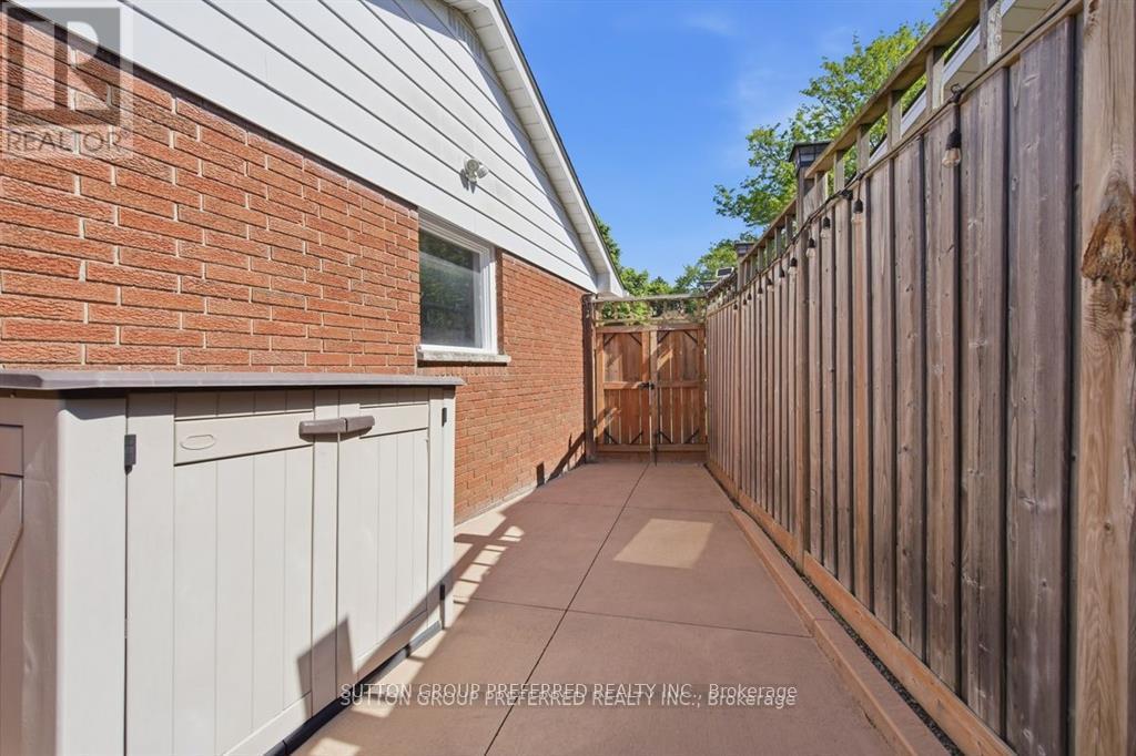 27 STORMONT DRIVE - 43