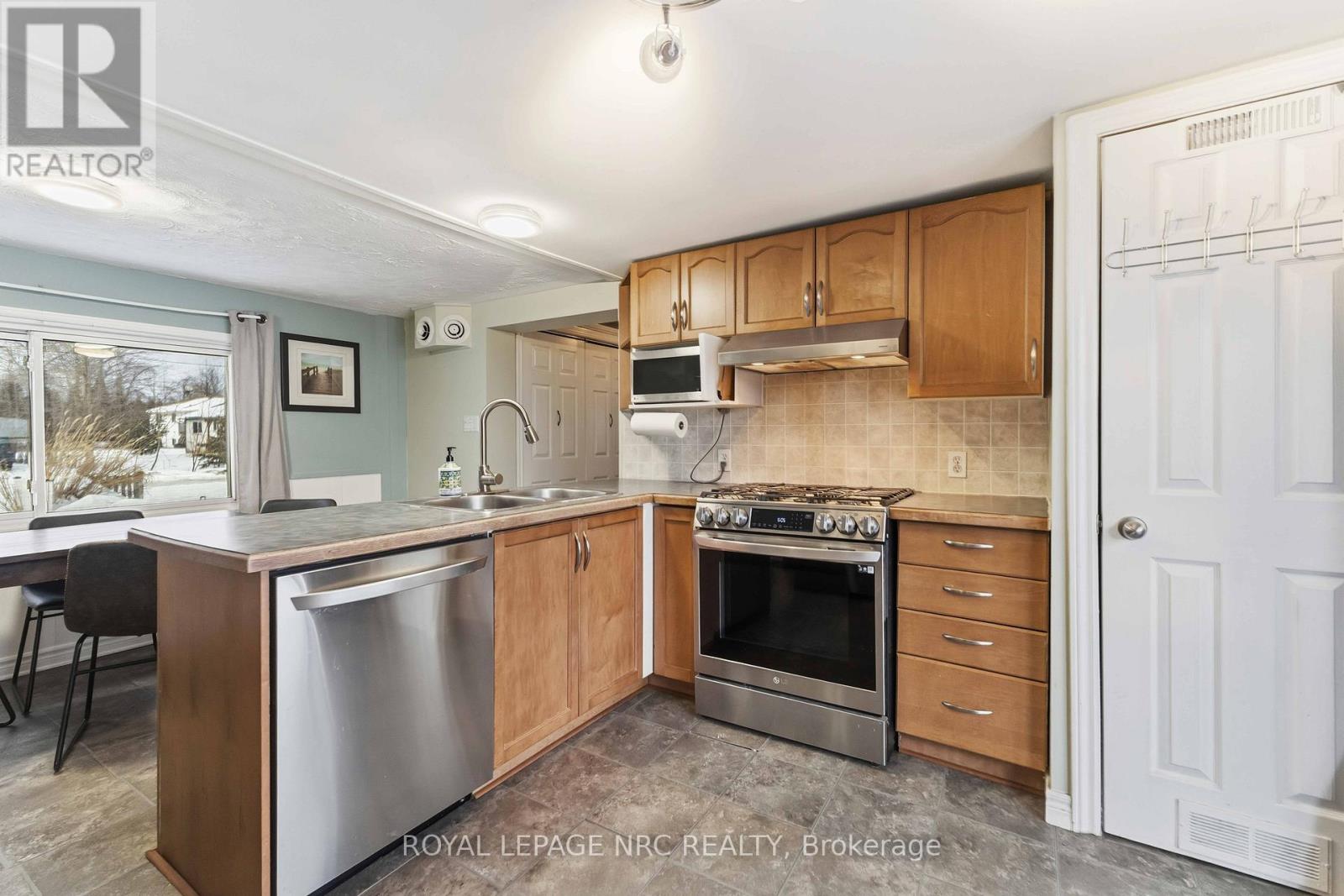 3093 HYMAN AVENUE - 12