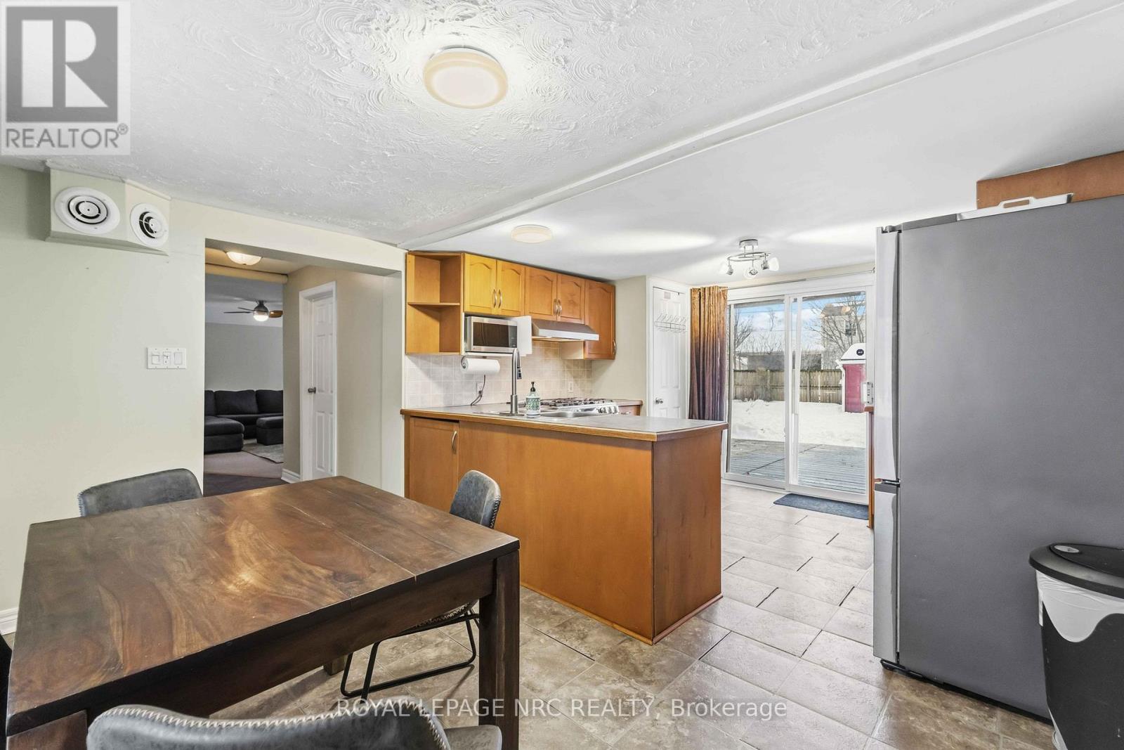 3093 HYMAN AVENUE - 8
