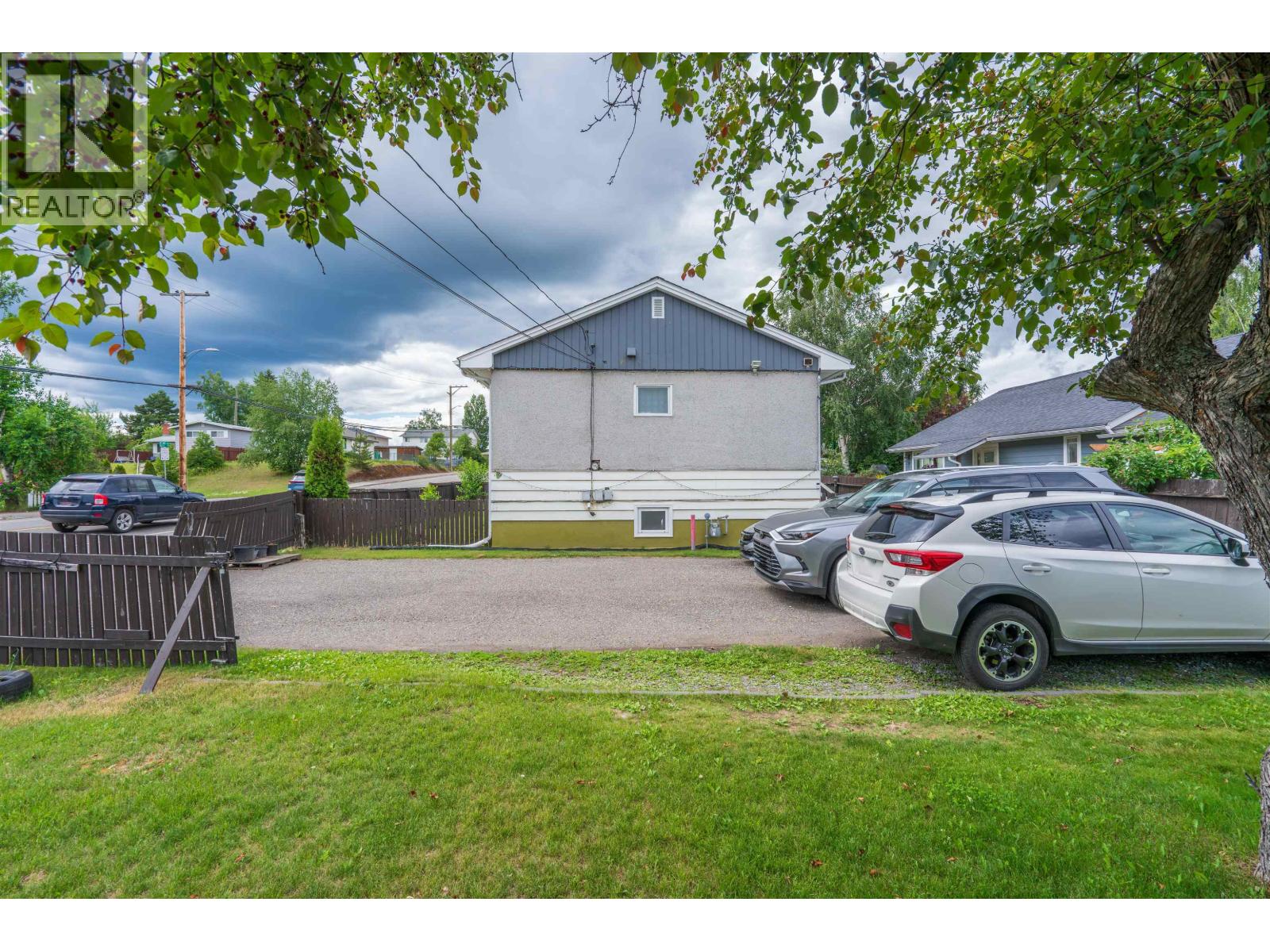 990 GILLETT STREET - 9