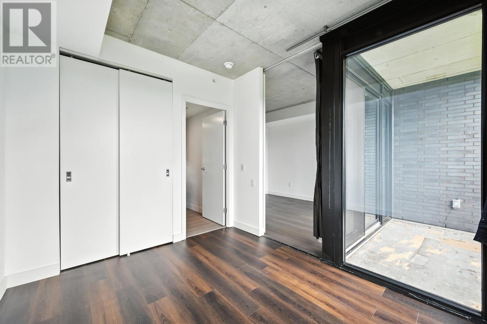 #519 1048 Wellington Street - 19