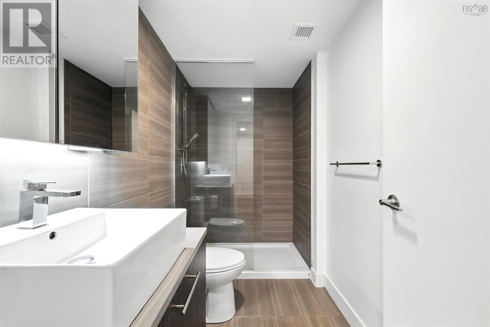 #519 1048 Wellington Street - 7