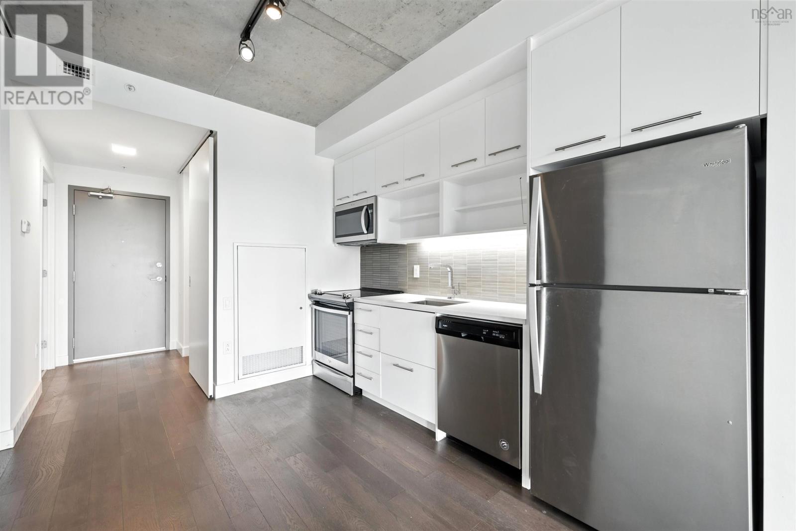 #519 1048 Wellington Street - 4