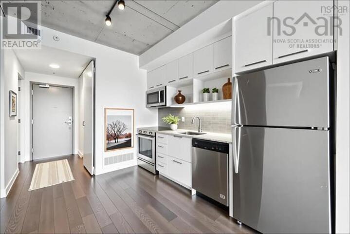 #519 1048 Wellington Street - 5