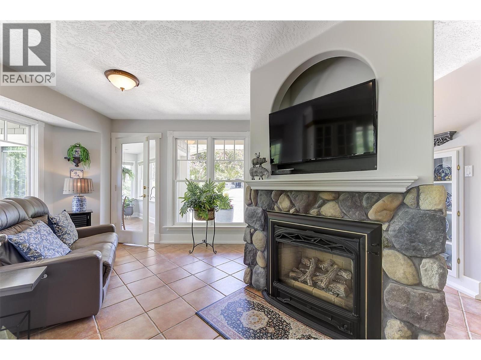 895 Coldwater Road - 25