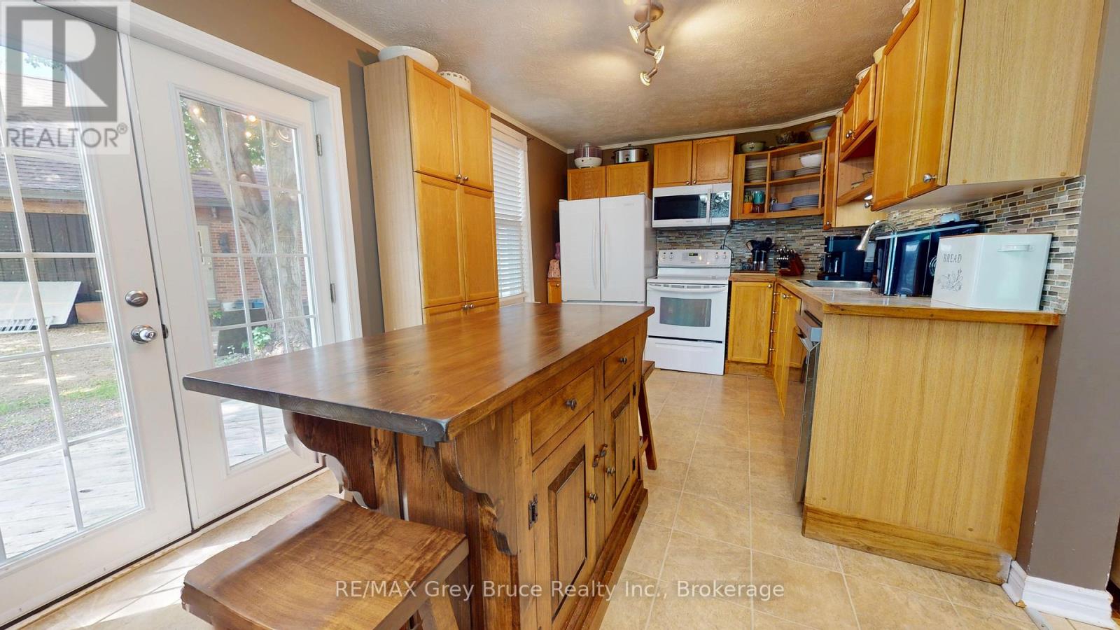 212 YONGE STREET S - 12