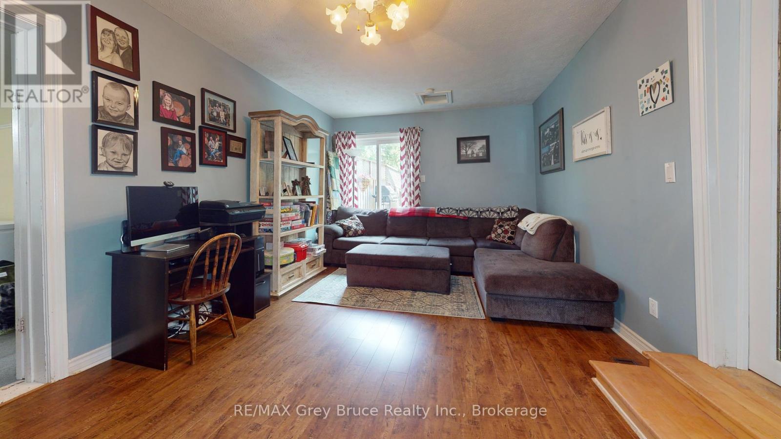 212 YONGE STREET S - 21
