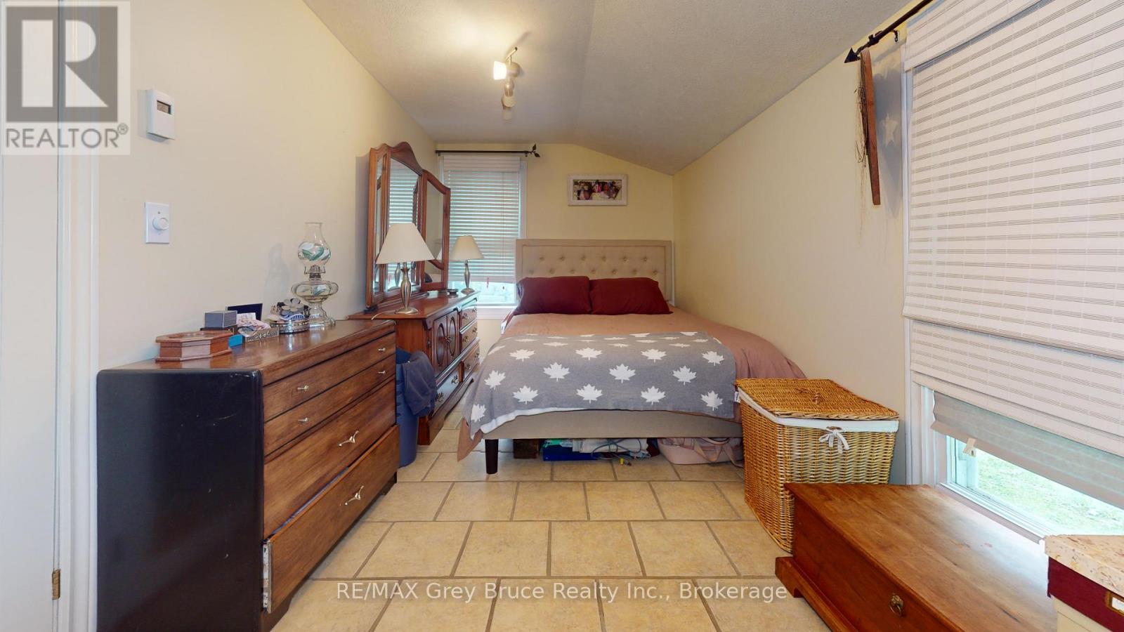 212 YONGE STREET S - 24