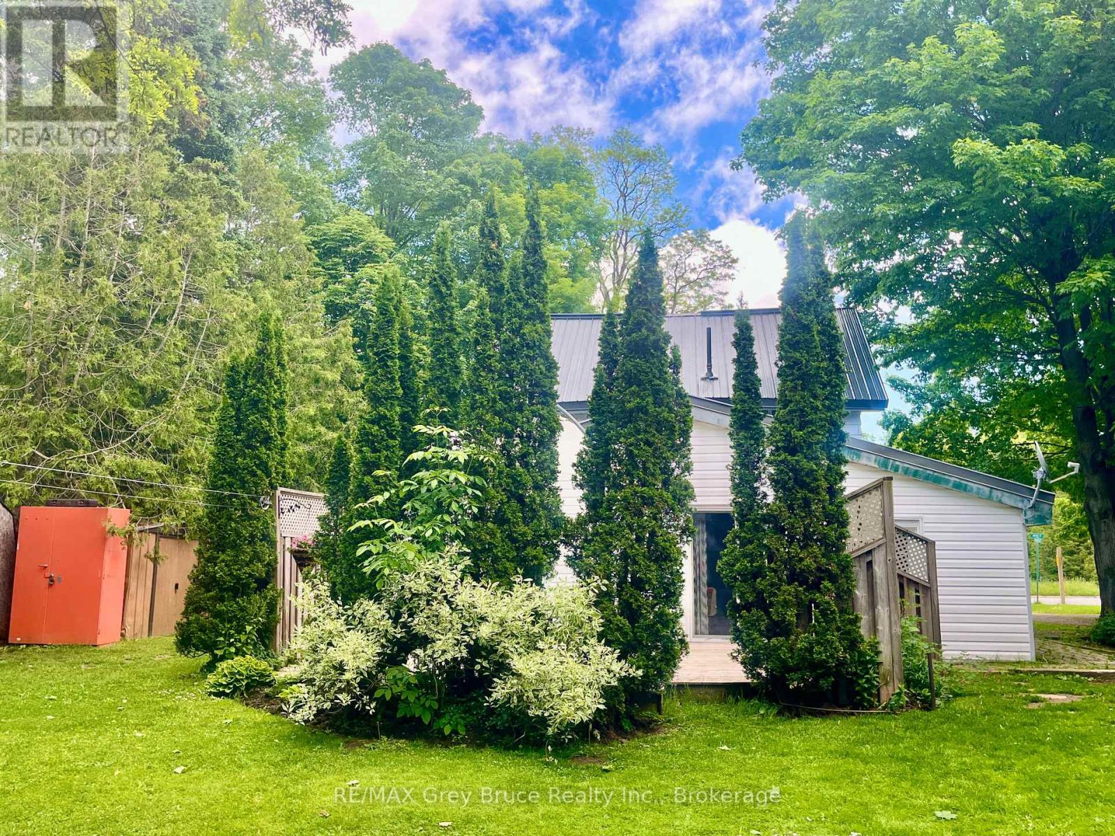 212 YONGE STREET S - 7