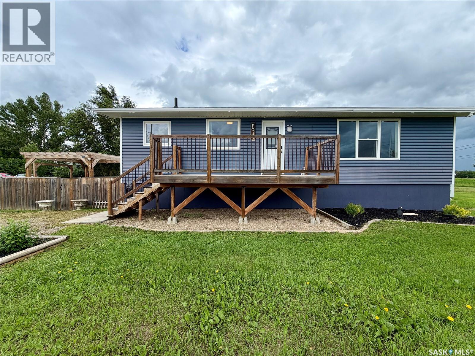 4 Saskatchewan AVENUE - 1