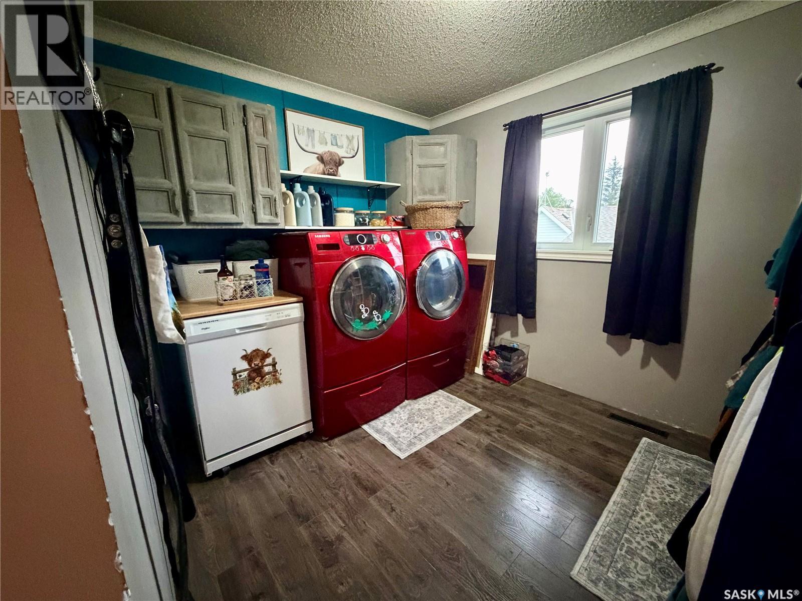 4 Saskatchewan AVENUE - 11