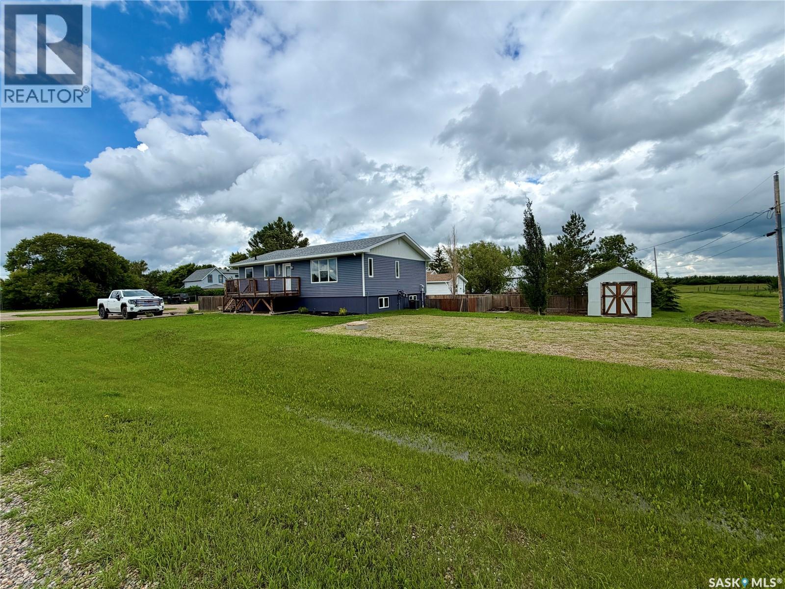 4 Saskatchewan AVENUE - 2