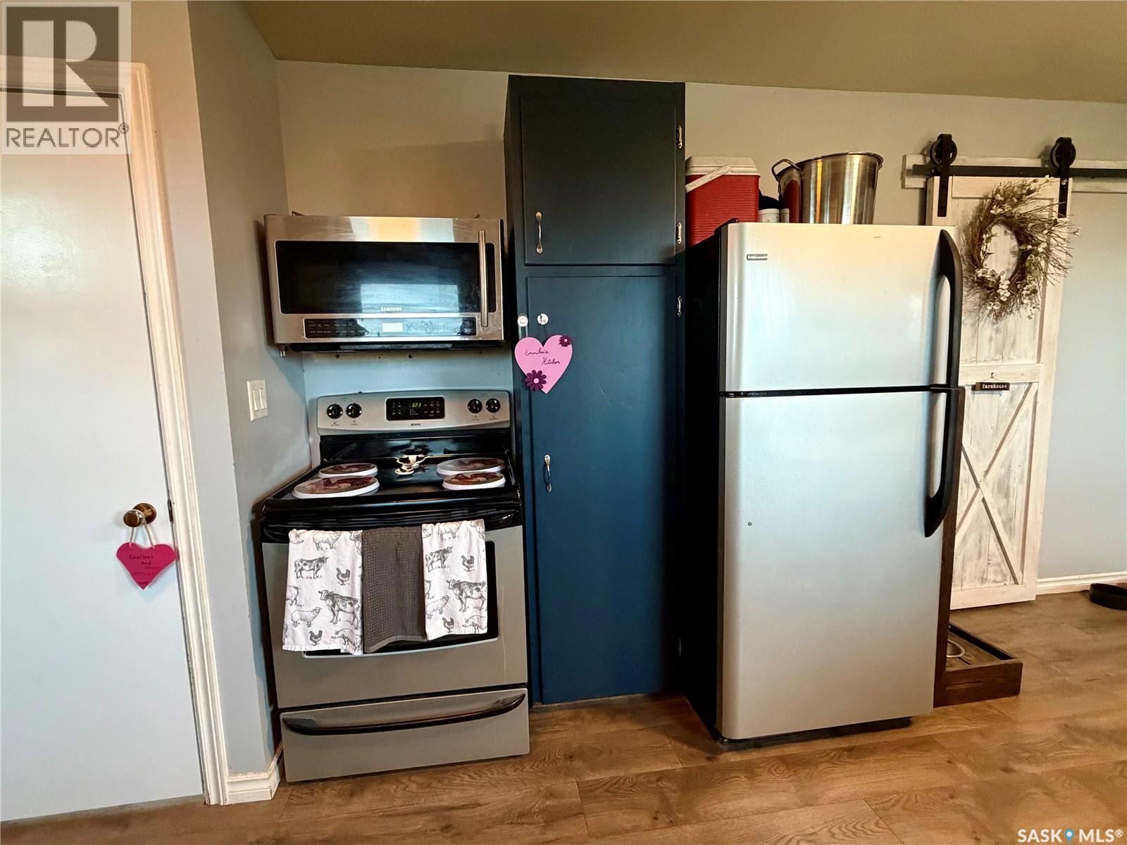 4 Saskatchewan AVENUE - 8