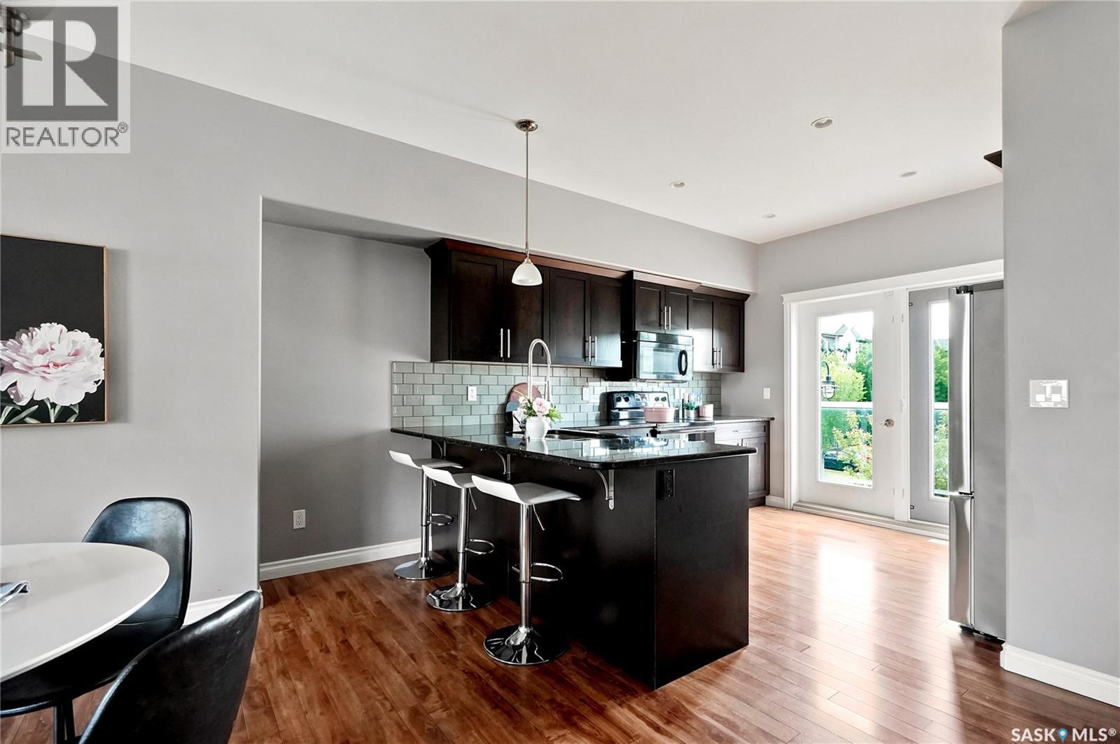 #220 212 Willis CRESCENT - 15
