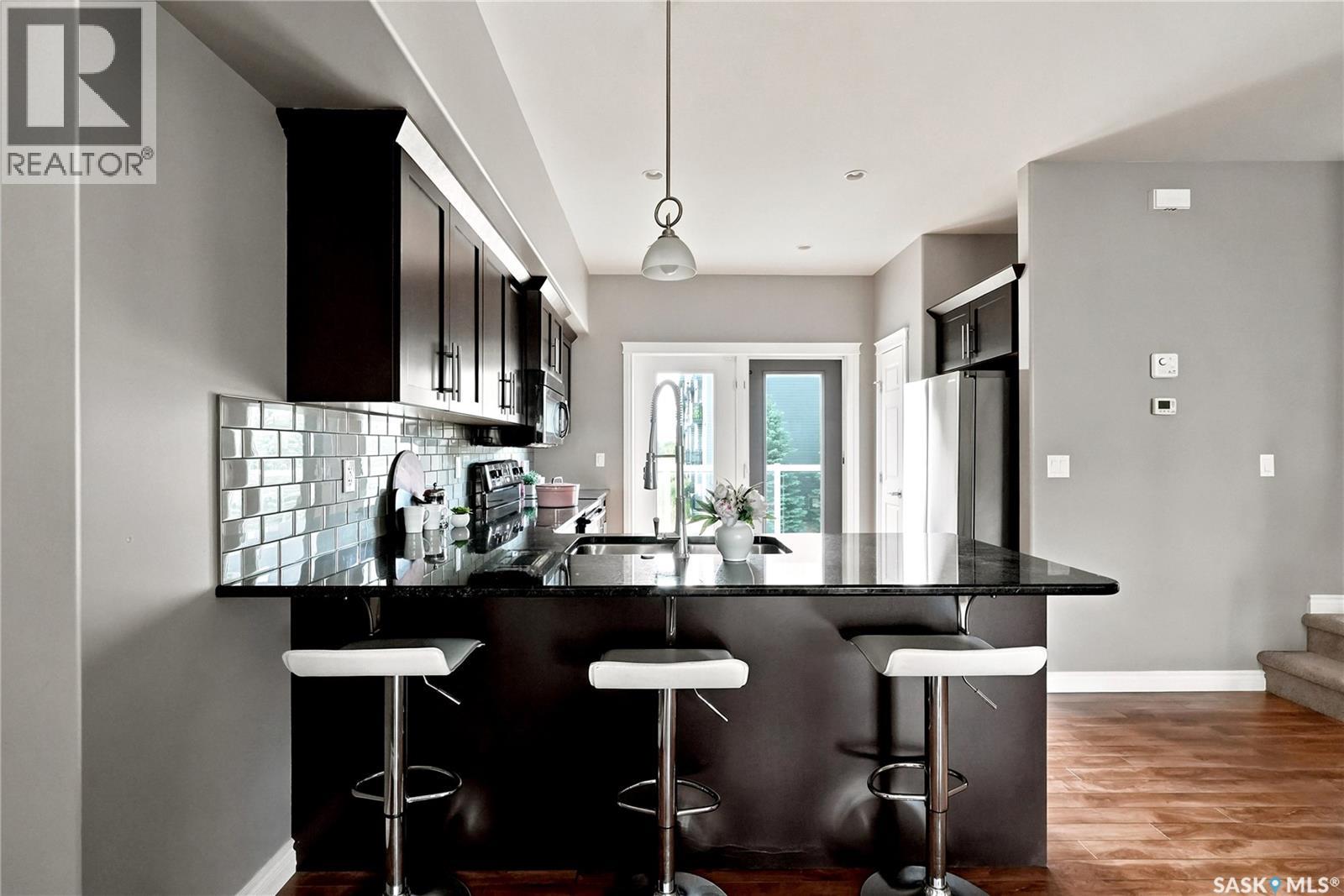 #220 212 Willis CRESCENT - 16