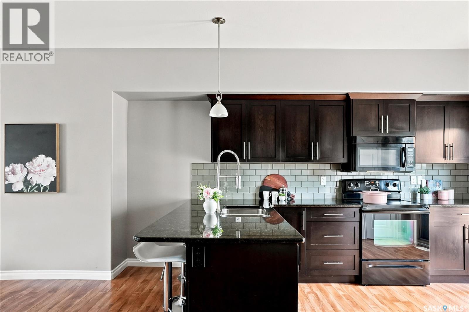 #220 212 Willis CRESCENT - 17