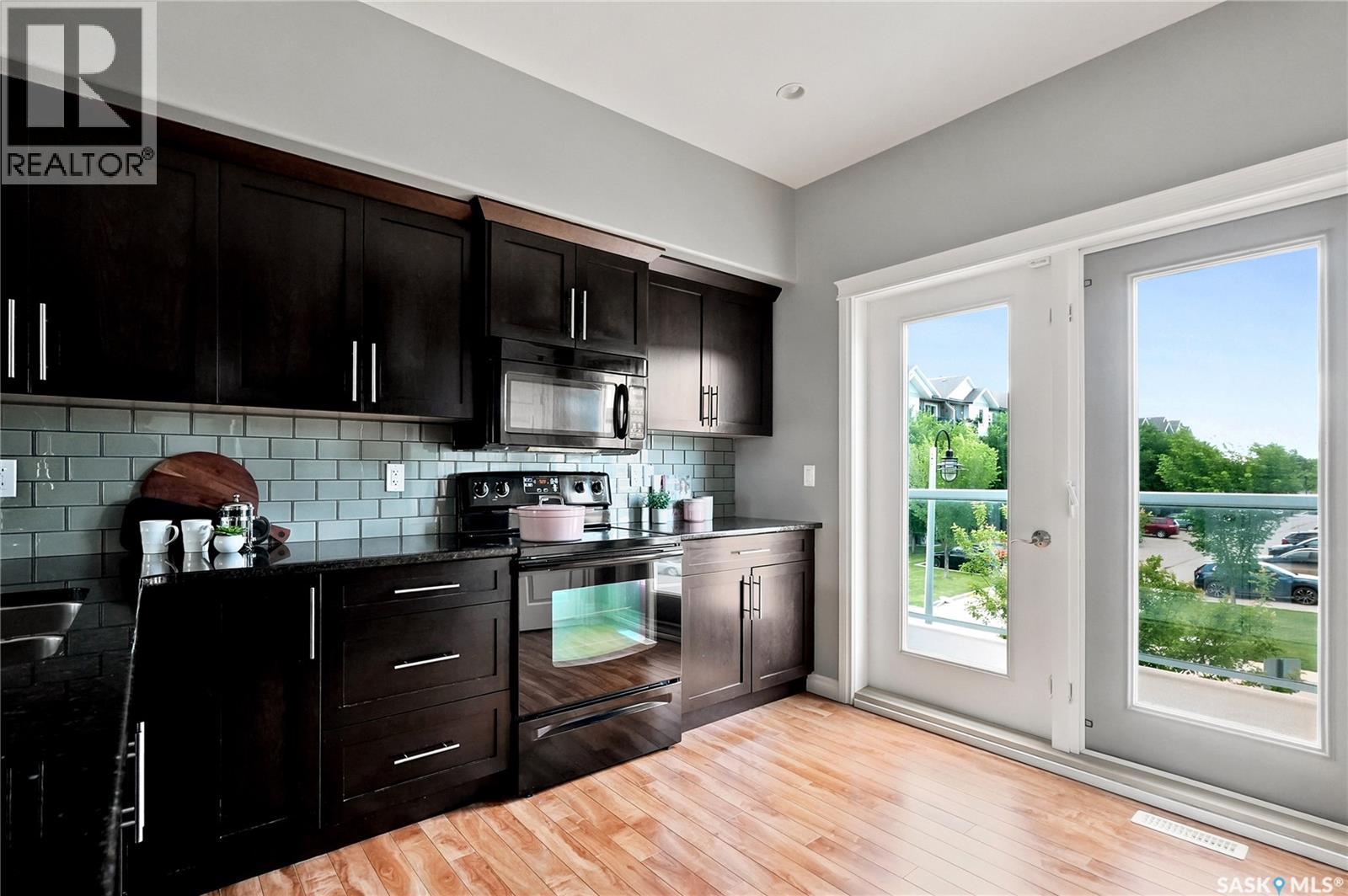 #220 212 Willis CRESCENT - 18