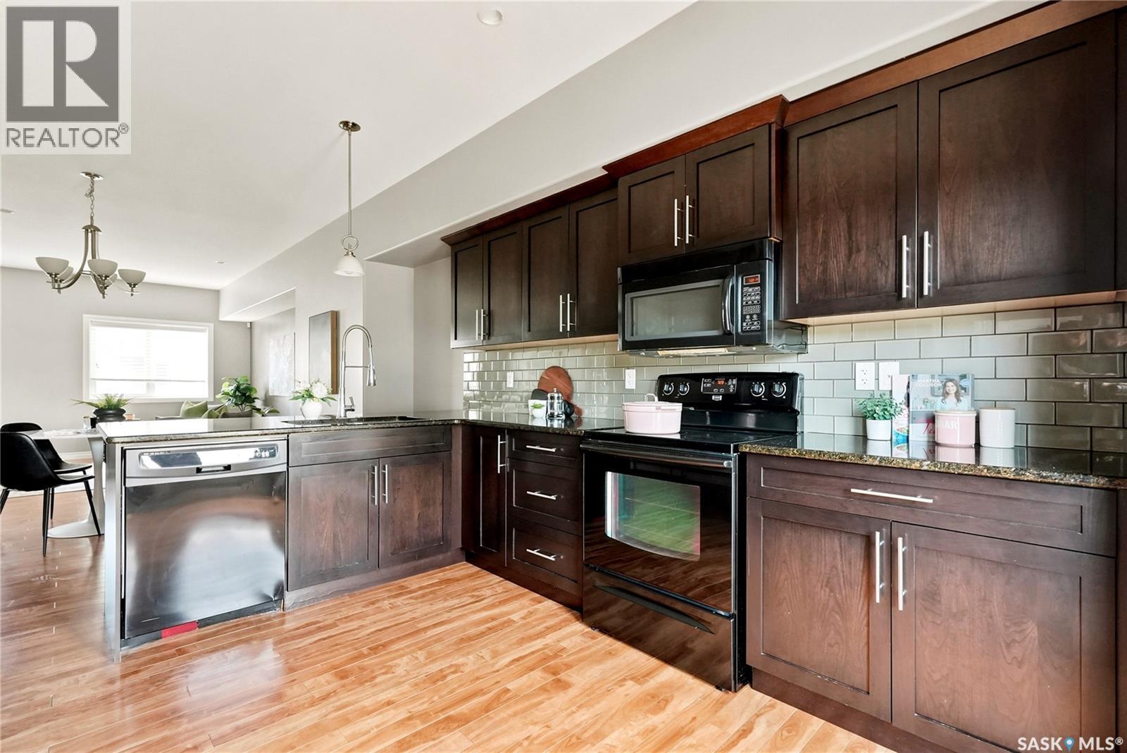 #220 212 Willis CRESCENT - 19