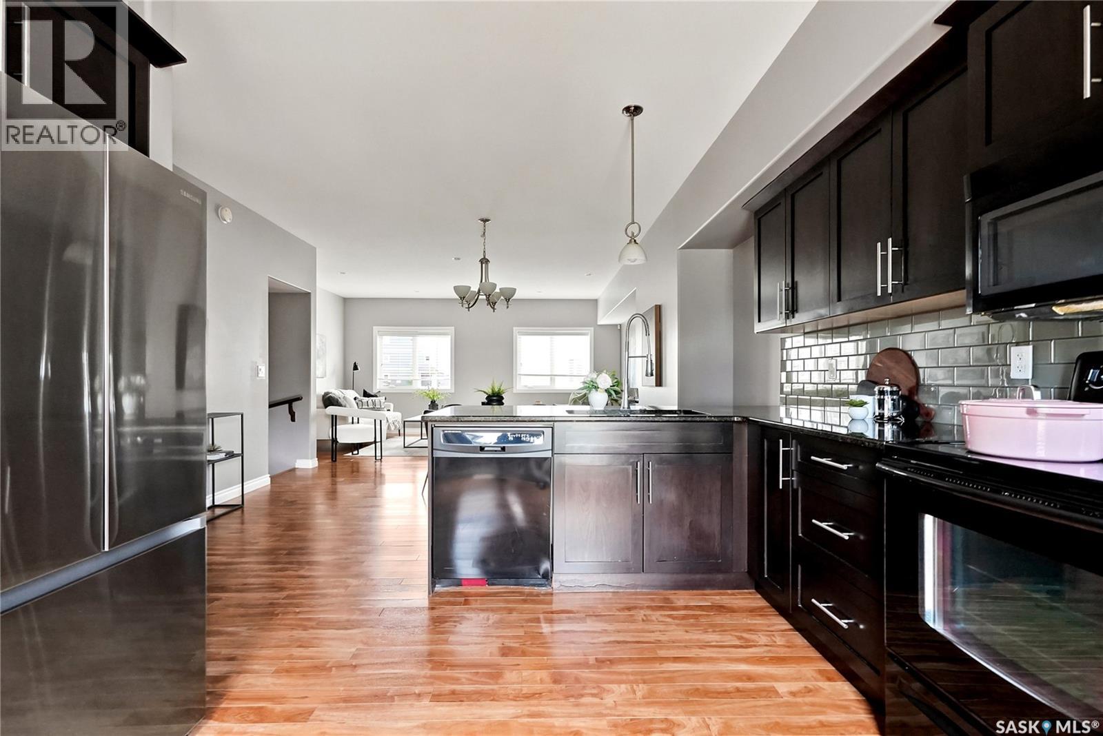 #220 212 Willis CRESCENT - 20