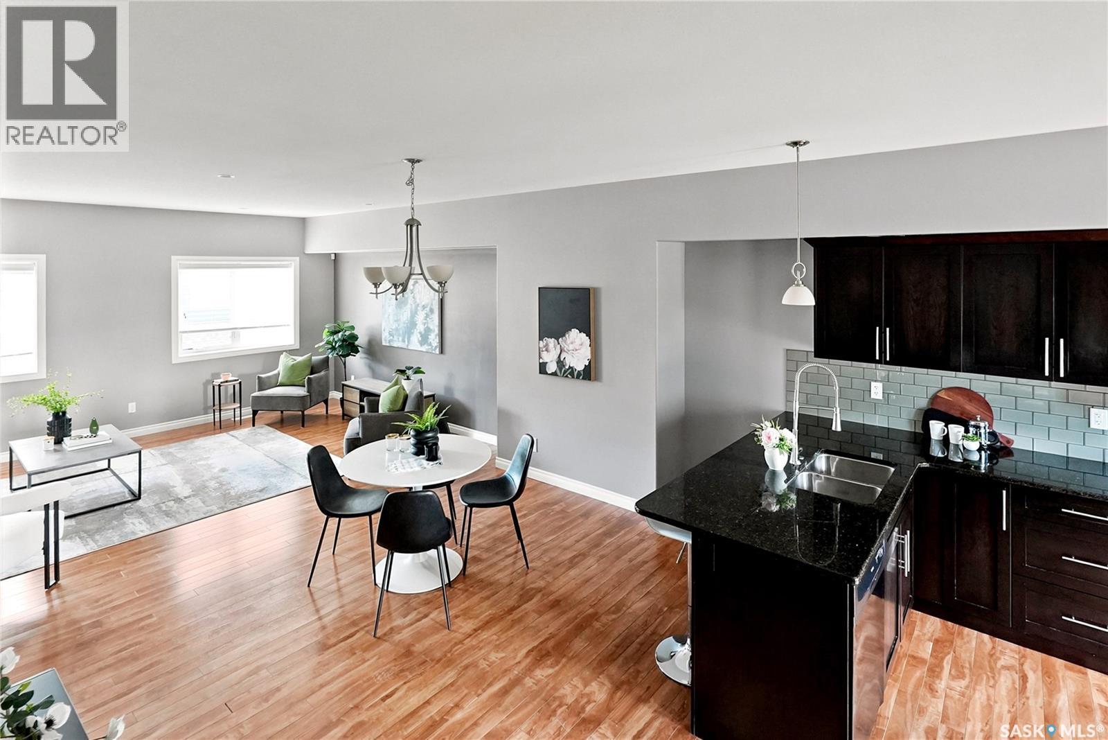 #220 212 Willis CRESCENT - 25