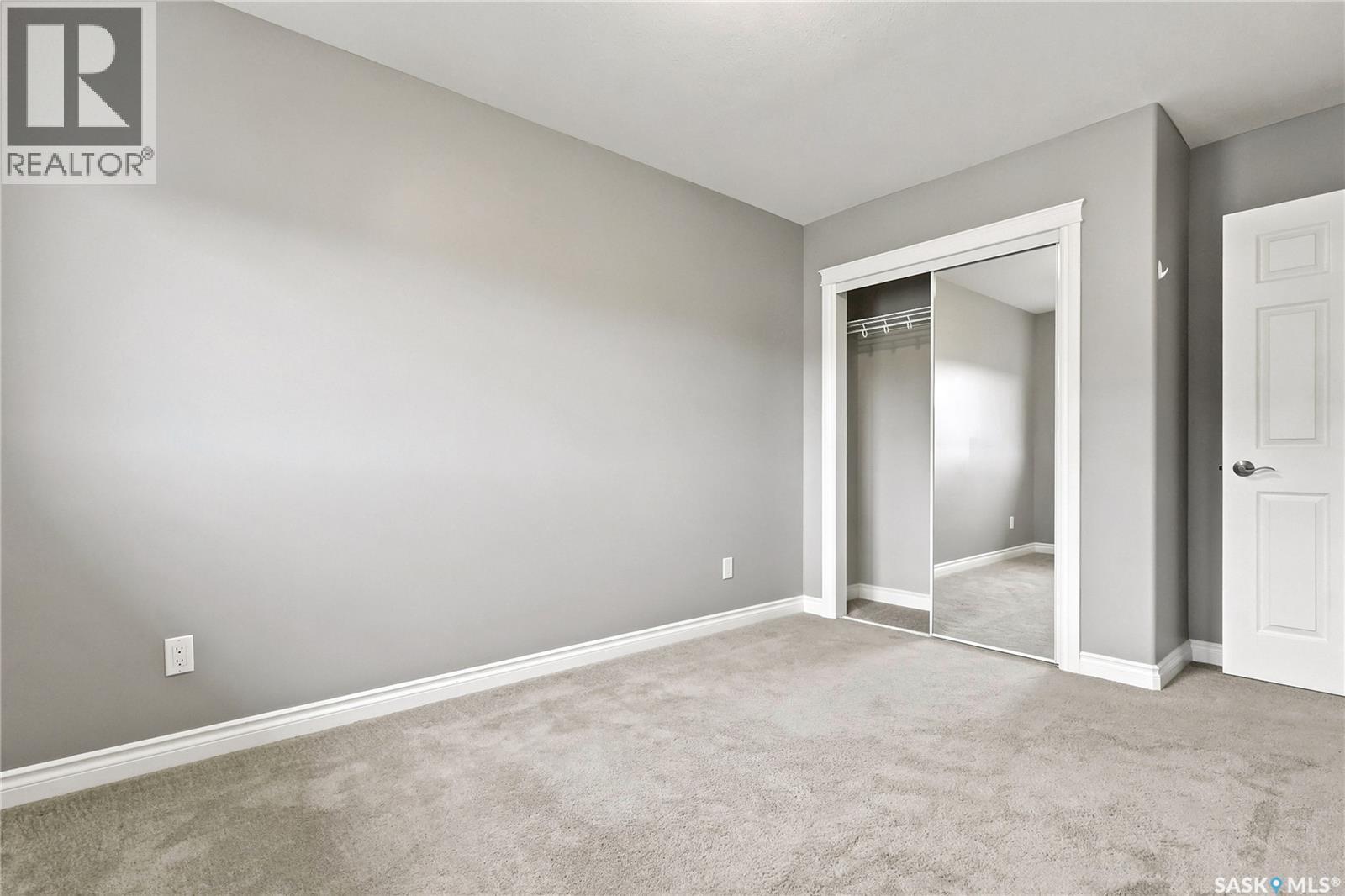 #220 212 Willis CRESCENT - 32