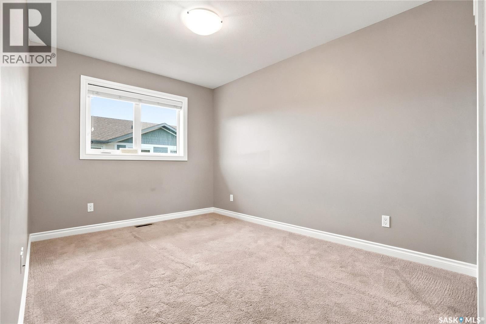 #220 212 Willis CRESCENT - 33