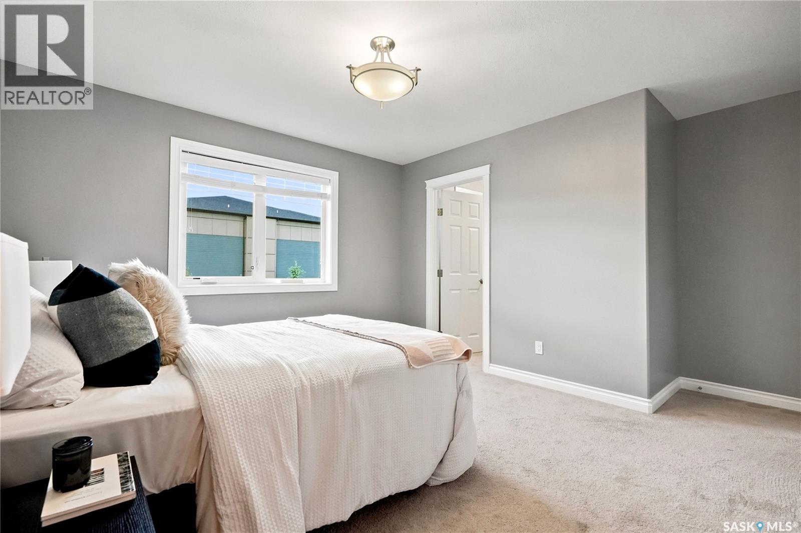 #220 212 Willis CRESCENT - 35