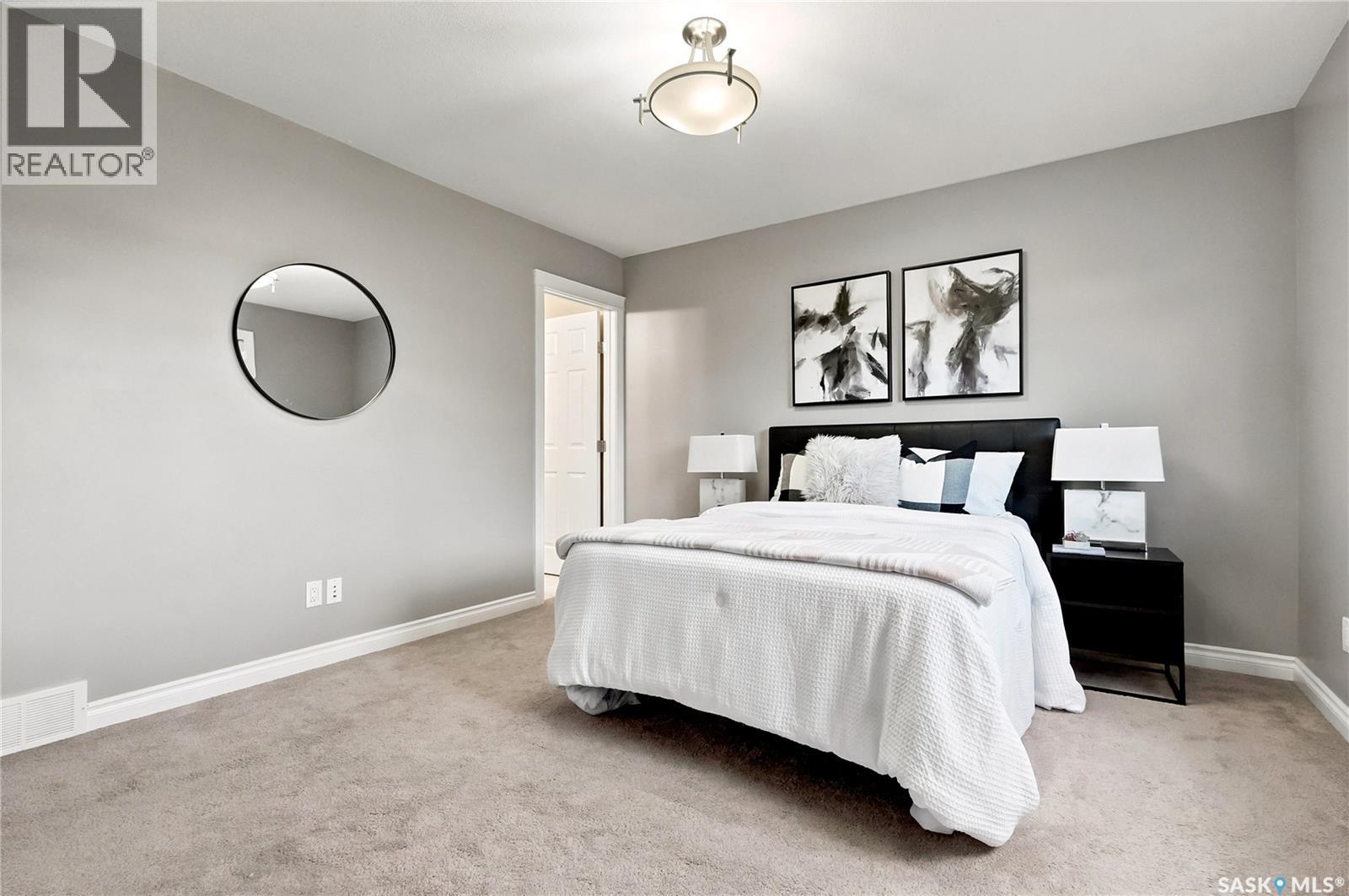 #220 212 Willis CRESCENT - 37