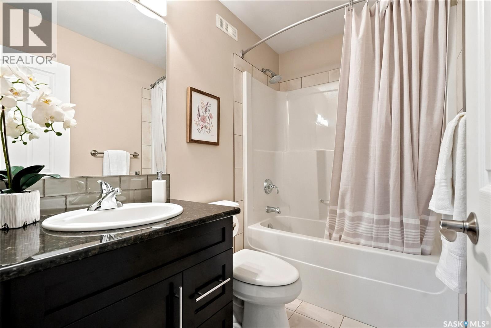 #220 212 Willis CRESCENT - 39