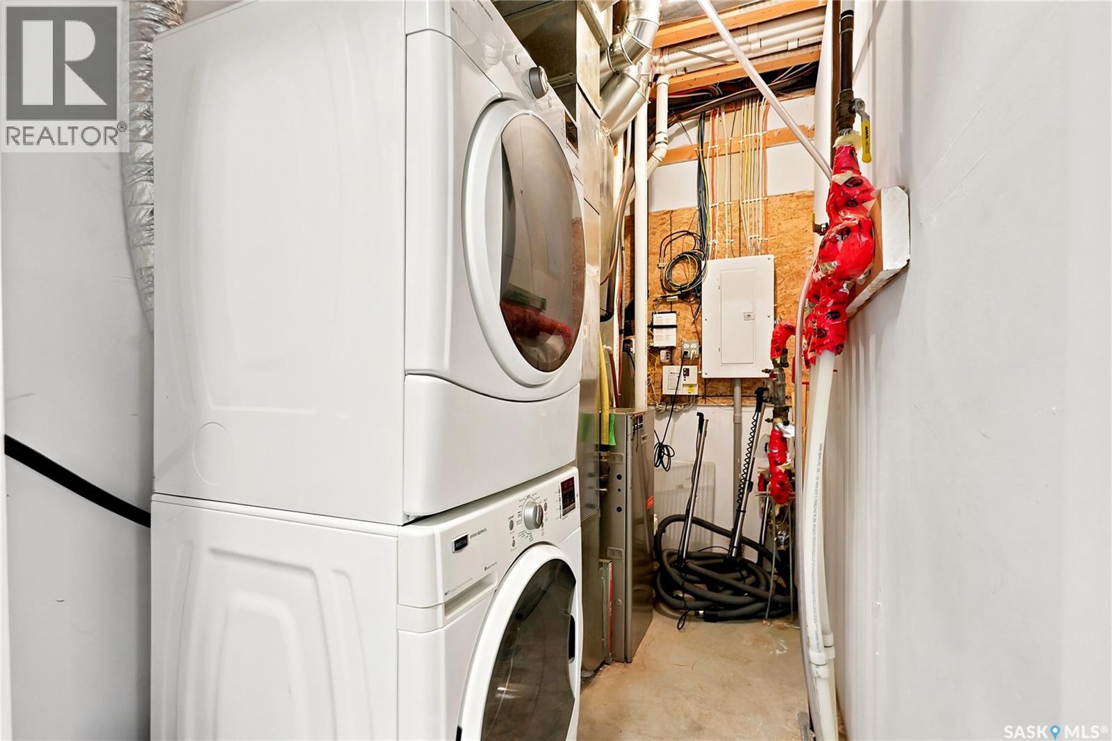 #220 212 Willis CRESCENT - 40