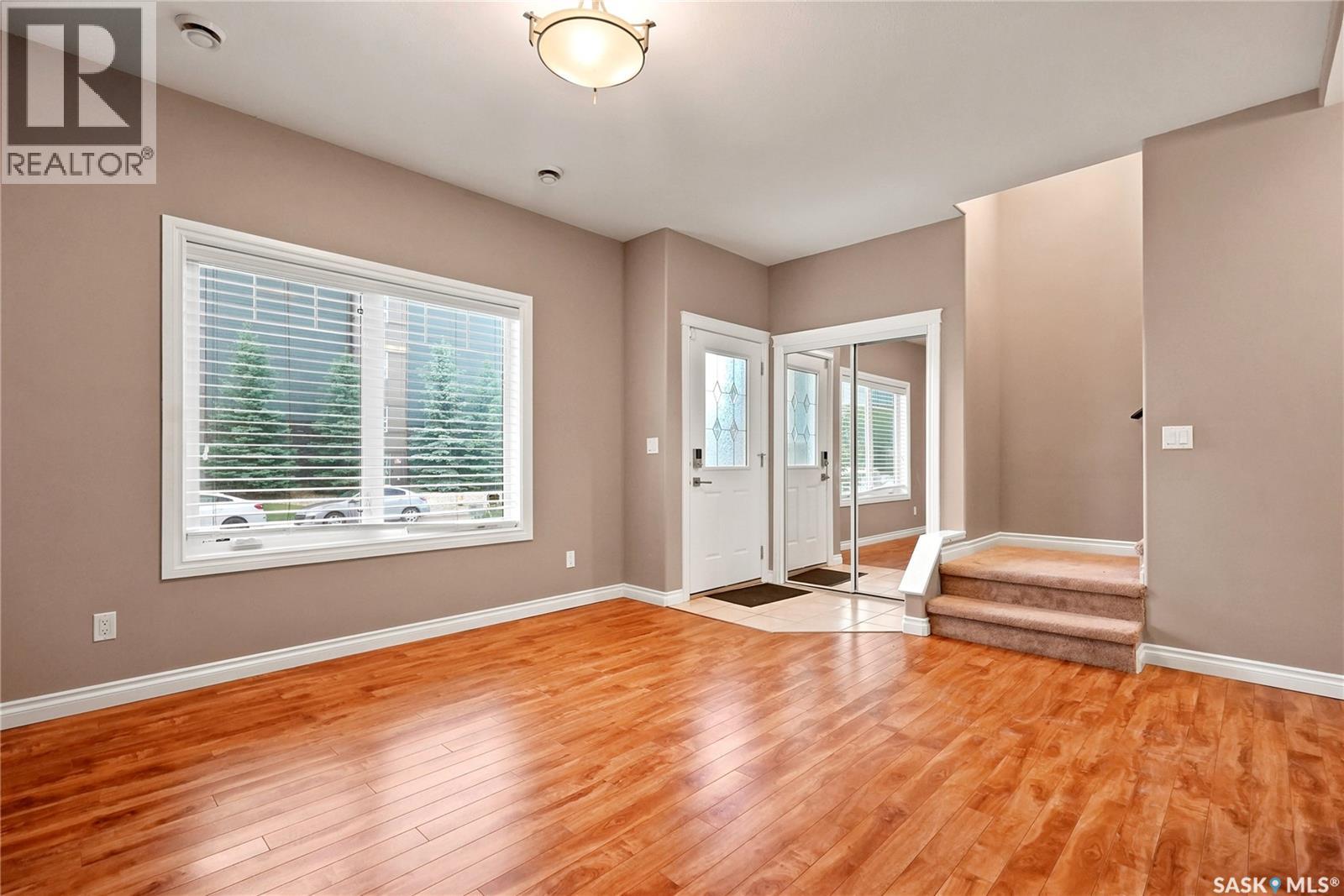 #220 212 Willis CRESCENT - 5