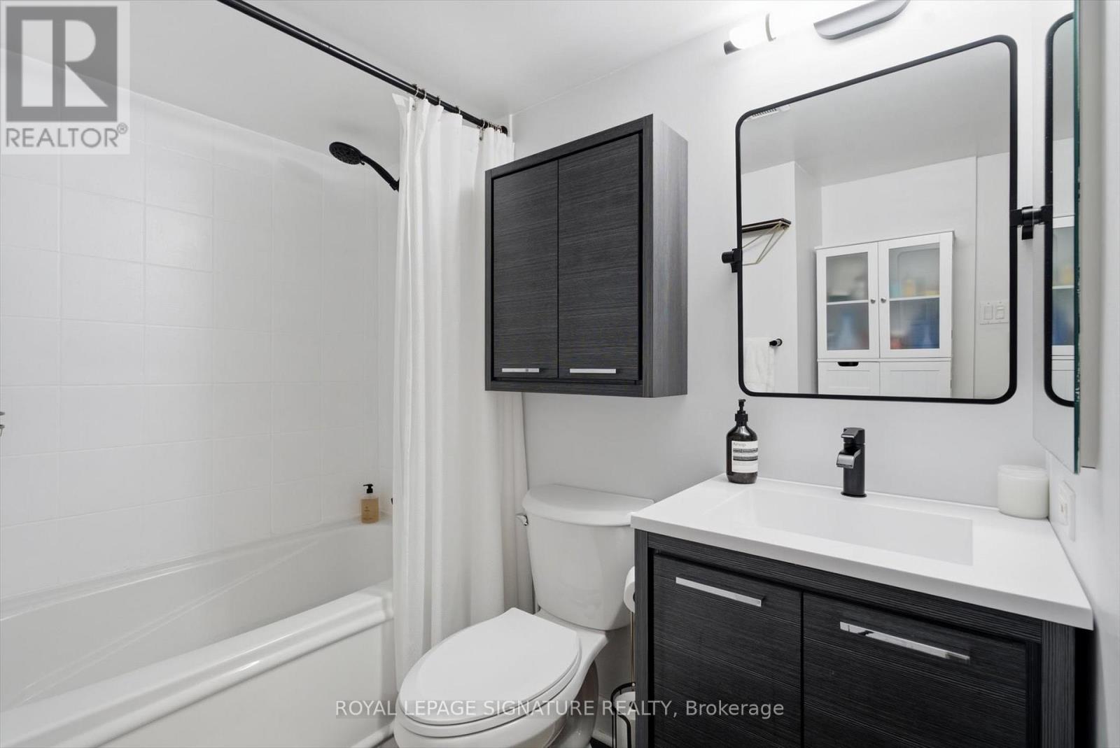 #704 323 RICHMOND STREET E - 16