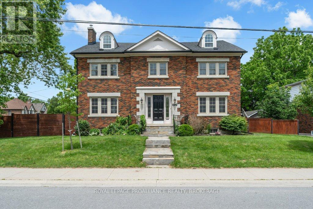 609 EARL STREET - 1