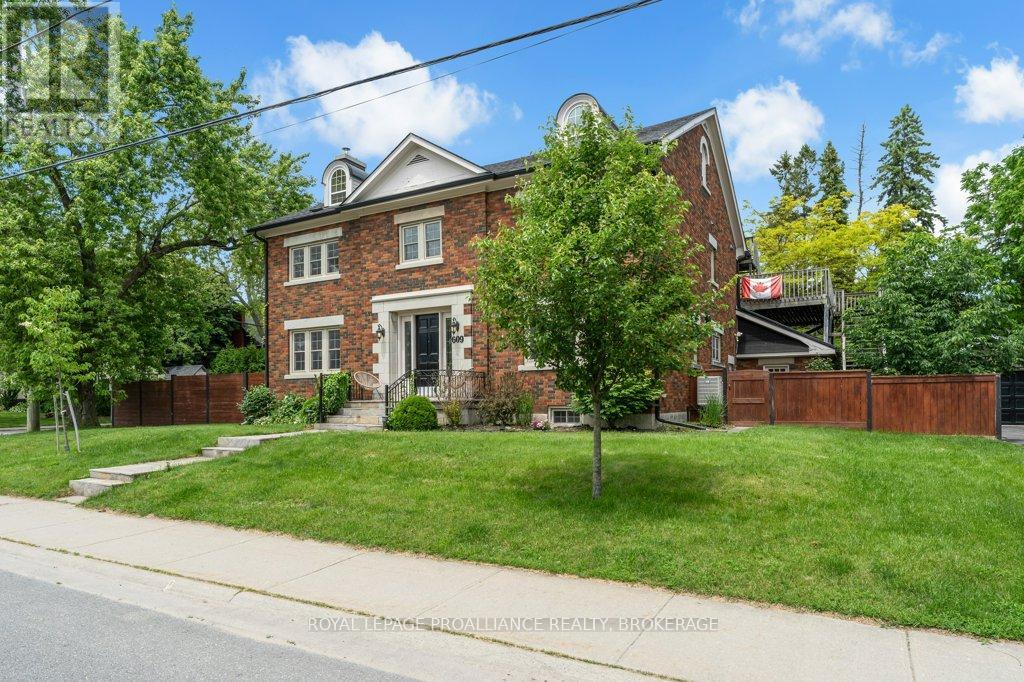 609 EARL STREET - 2