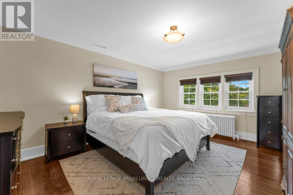 609 EARL STREET - 21