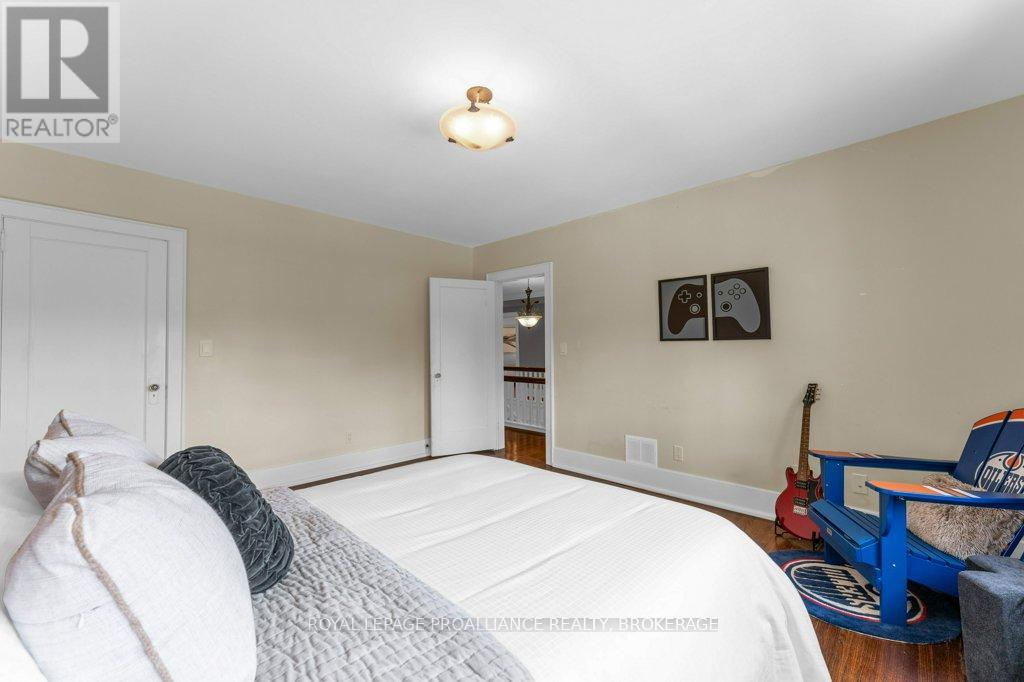 609 EARL STREET - 32