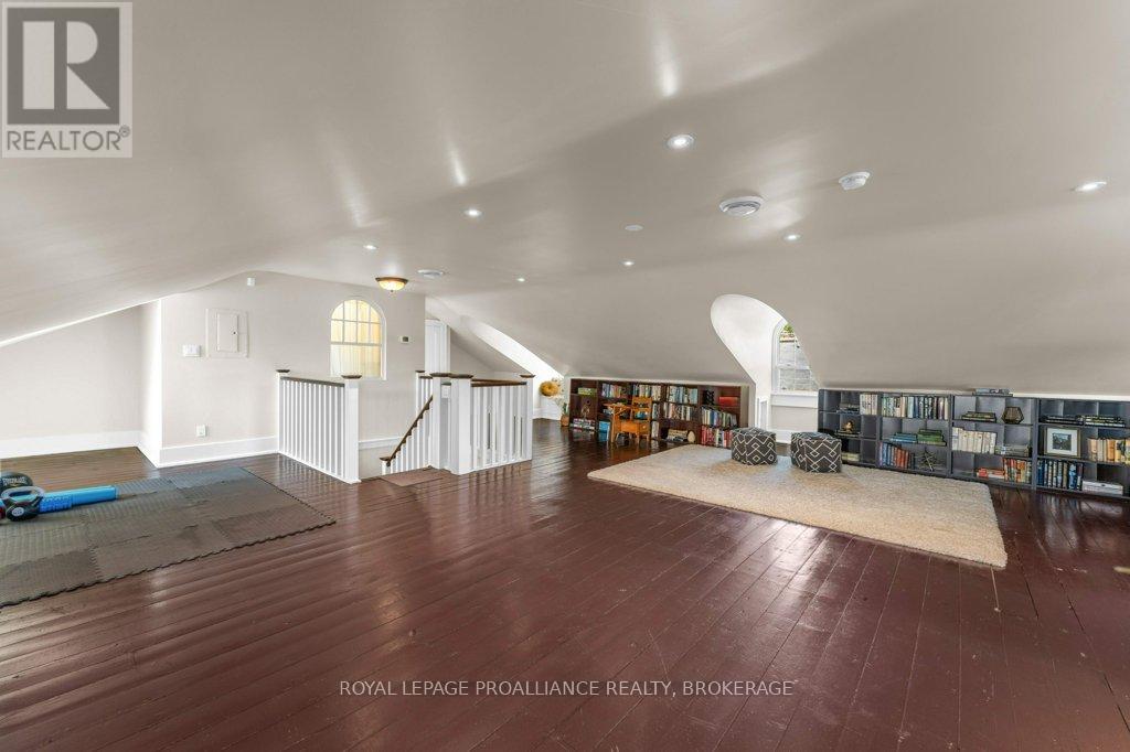 609 EARL STREET - 37