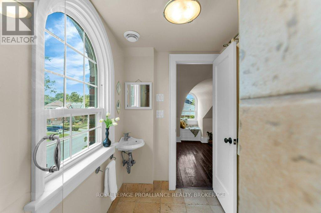 609 EARL STREET - 43