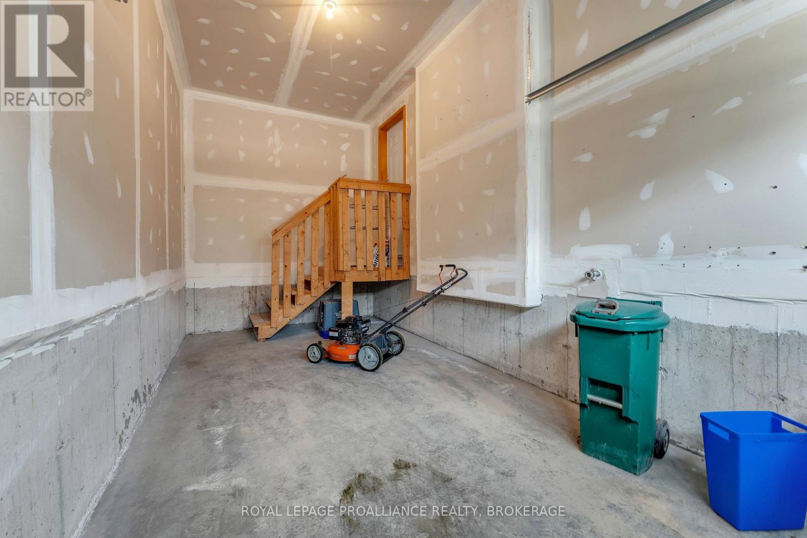 792 NEWMARKET LANE - 34