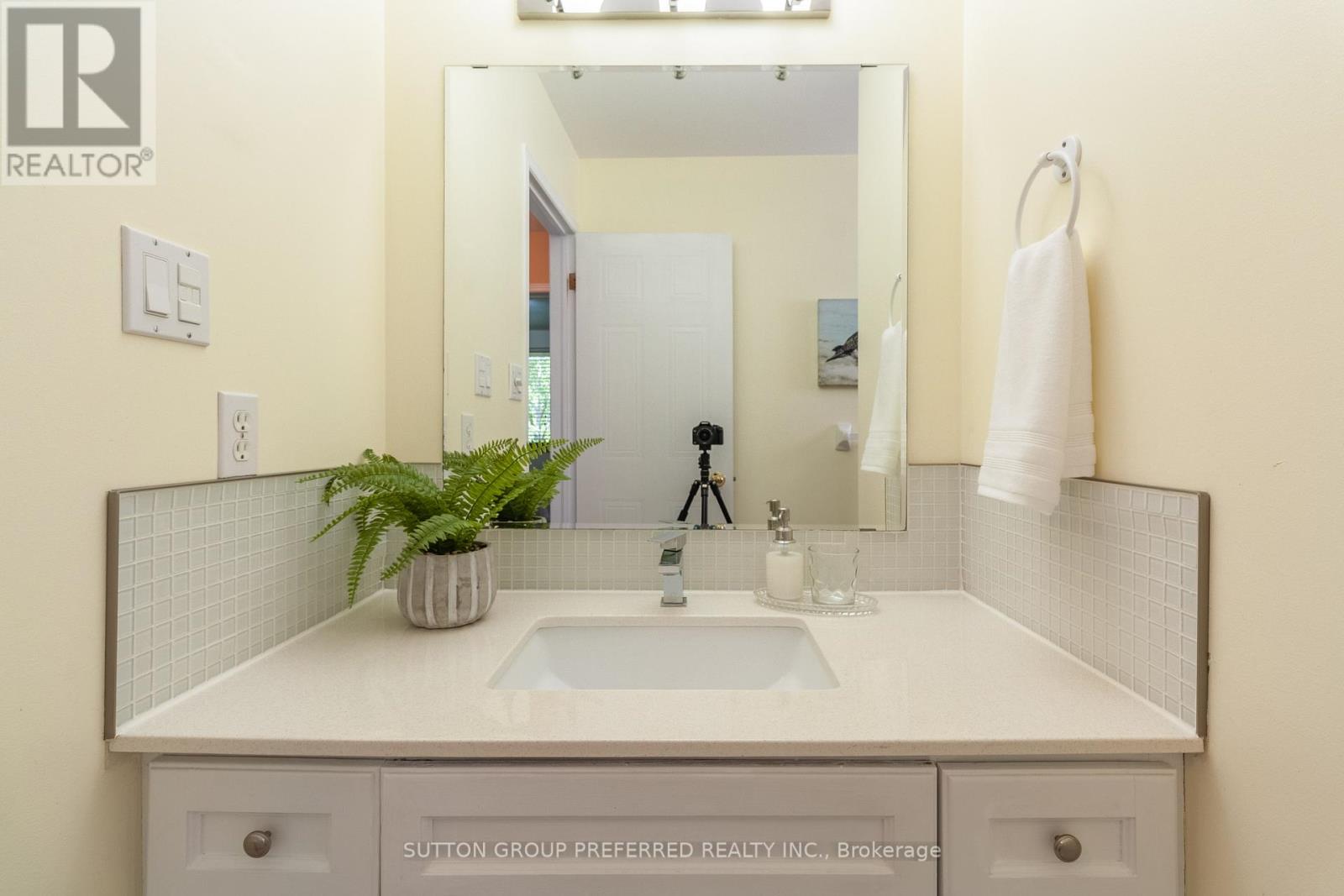 907 BLACKSMITH STREET - 23