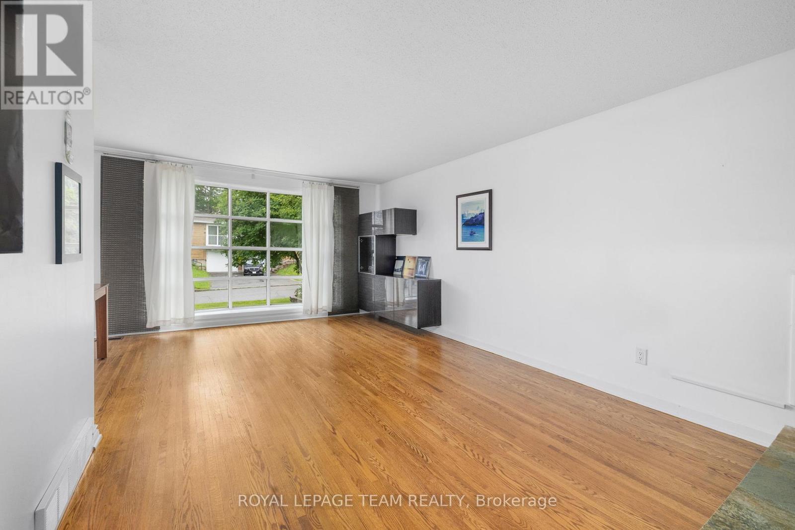 40 WOODMOUNT CRESCENT - 15