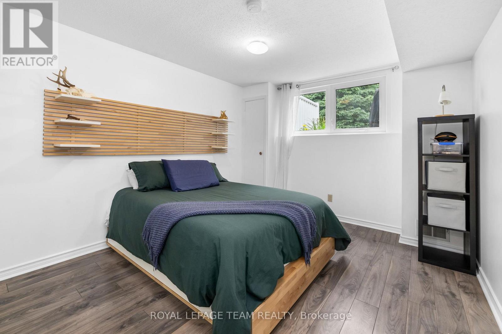 40 WOODMOUNT CRESCENT - 24