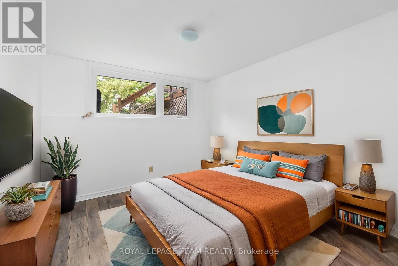 40 WOODMOUNT CRESCENT - 25