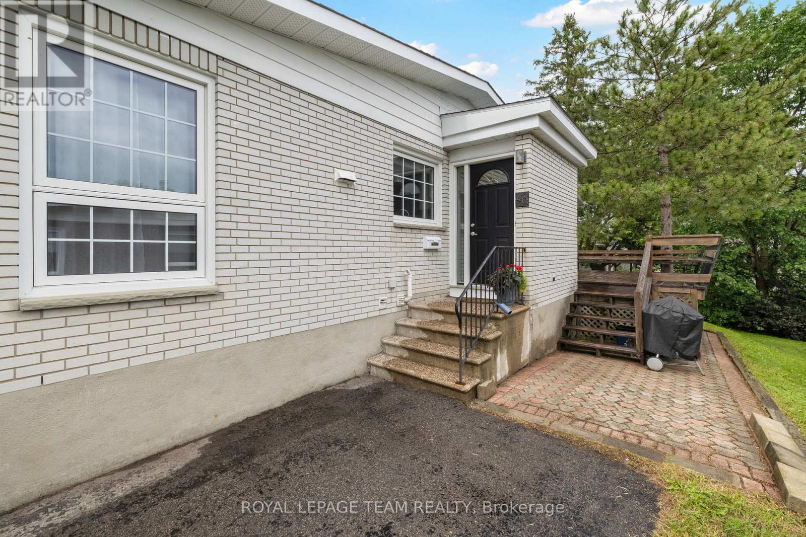 40 WOODMOUNT CRESCENT - 3